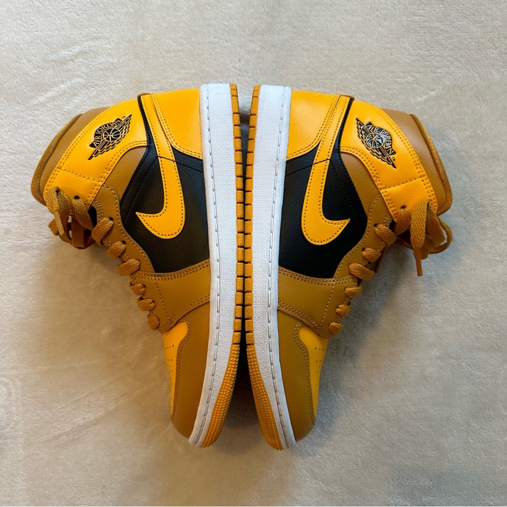 Air Jordan 1 Mid Chutney Taxi